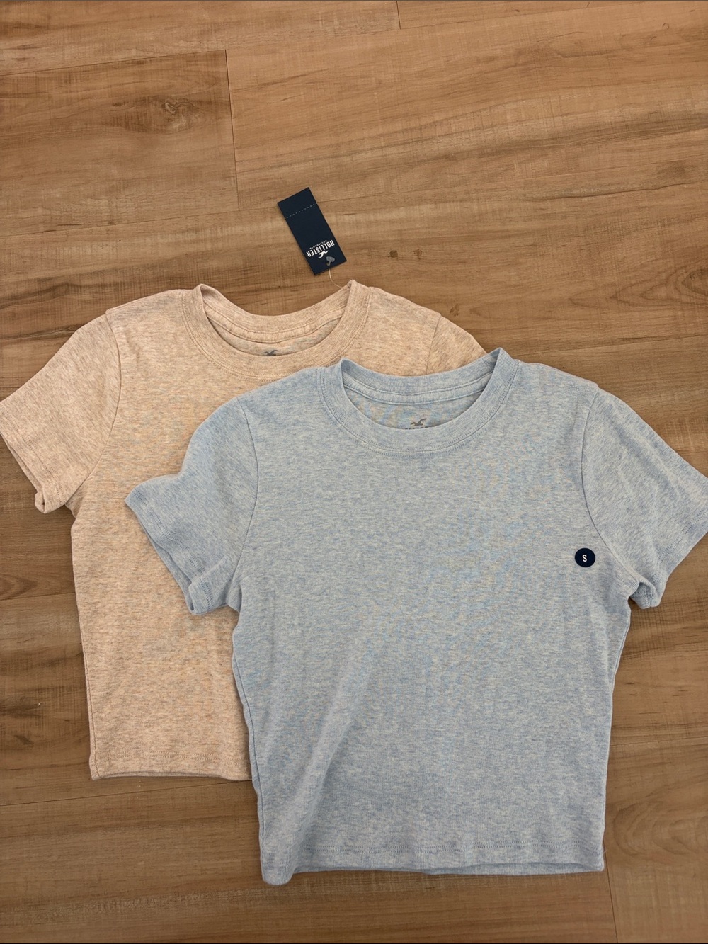 Hollister Short Sleeve Tees in Light Blue & Light Tan